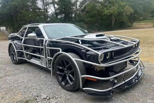 Chiếc Dodge Challenger 'độc nhất vô nhị' rao bán 366 triệu đồng