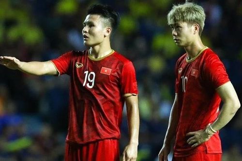 Loạt cầu thủ Việt Nam nhận lót tay 'khủng'