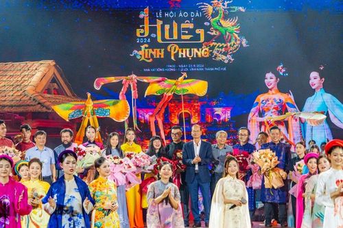 Đặc sắc Lễ hội Áo dài Linh Phụng tại cố đô Huế