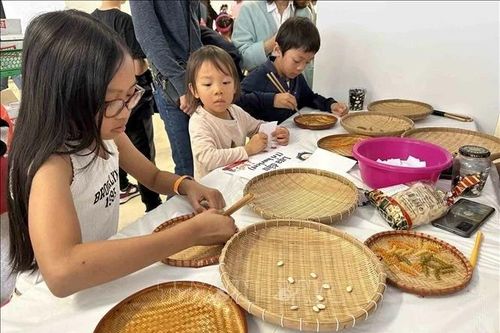 Chuỗi hoạt động văn hóa ý nghĩa nhân dịp Tết Trung thu tại Pháp và Anh