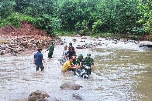 Đảm bảo cuộc sống an toàn cho đồng bào Rục bị cô lập bởi mưa lũ