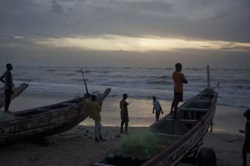 Ít nhất 30 thi thể đang phân hủy được tìm thấy trên thuyền ngoài khơi Senegal