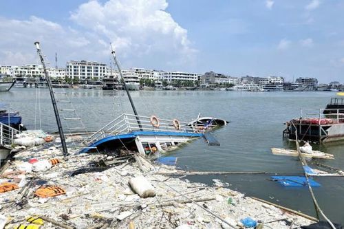 Quảng Ninh: Quyết tâm làm sạch môi trường vịnh Hạ Long như trước thời điểm bão số 3 đến
