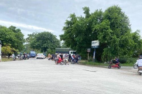 Mẹ bỏ con sơ sinh vào thùng xốp thả trôi sông