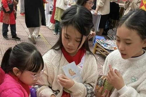 Tranh cãi chuyện giải tán ban phụ huynh