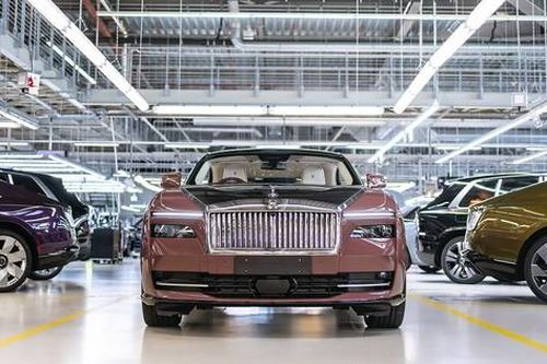 Rolls-Royce lên lịch ra mắt SUV điện đầu tiên