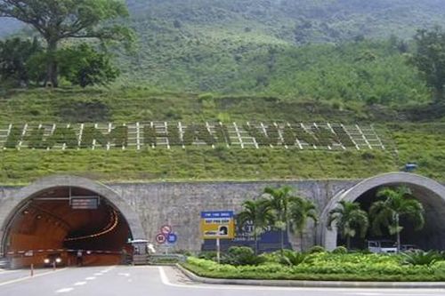 Tạm dừng lưu thông qua hầm Hải Vân để nổ mìn thi công đường ven biển