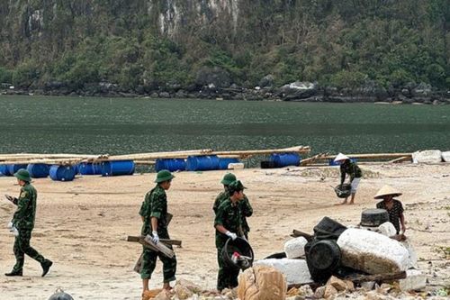 Quảng Ninh: Khẩn trương làm sạch vịnh Bái Tử Long sau bão số 3