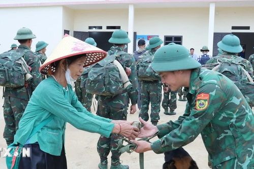 Lực lượng Quân khu 2 rút khỏi thôn Làng Nủ ở Lào Cai