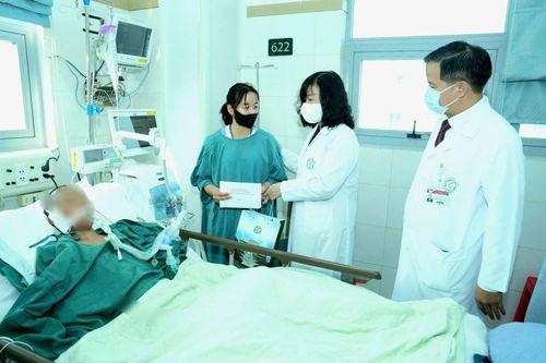 Sức khỏe bé gái 11 tuổi bị lũ quét tại thôn Làng Nủ đã cải thiện