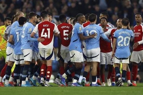 Man City nhận tin không vui sau đại chiến với Arsenal