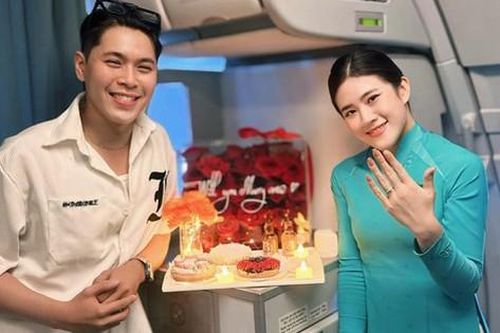 Màn cầu hôn cực chill giữa chín tầng mây gây sốt cộng đồng mạng