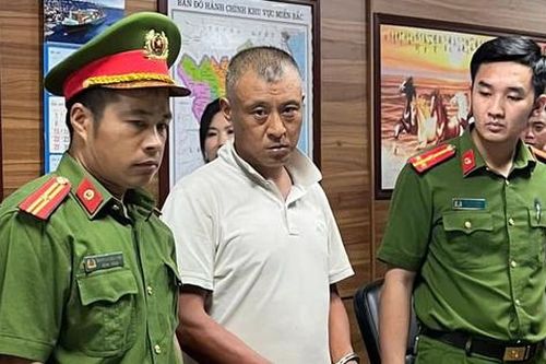 Khởi tố đối tượng người Trung Quốc đổ hơn 200 tấn chất thải ra môi trường