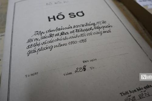 Sống lại thời khắc lịch sử giải phóng Thủ đô qua tài liệu lưu trữ
