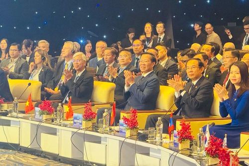 Chủ tịch Phan Văn Mãi: Chuyển đổi công nghiệp là yêu cầu cấp thiết của TPHCM