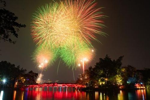 Đề xuất dừng bắn pháo hoa tại 29 quận huyện ở Hà Nội, lý do vì sao?