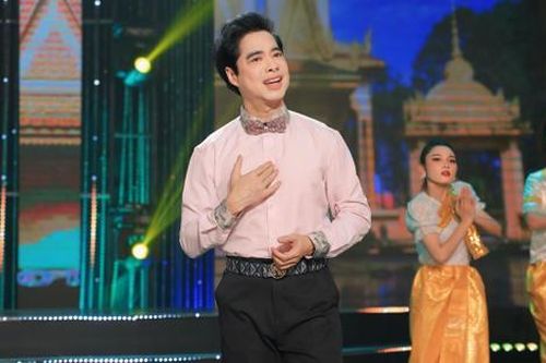 Gặp sự cố biểu diễn vào nửa đêm, danh ca Ngọc Sơn xử lý cực mượt
