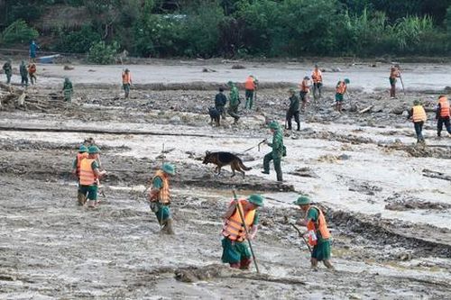 Gần 400 bộ đội rút khỏi Làng Nủ, địa phương tiếp tục tìm kiếm thêm 5 ngày