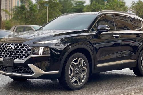 Phiên bản mới bỏ tùy chọn máy dầu, Hyundai Santa Fe đời cũ 'nóng' trở lại