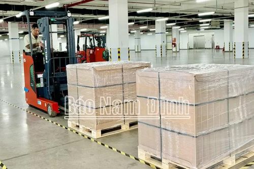 Tập đoàn Quanta xuất khẩu hai lô máy tính xách tay đầu tiên sản xuất tại Nam Định