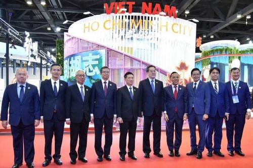 Khai mạc Không gian triển lãm 'TP. Hồ Chí Minh - Thành phố với những sắc màu quyến rũ' tại Trung Quốc