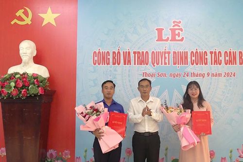 Trao quyết định công nhận Bí thư và Phó Bí thư Huyện đoàn Thoại Sơn