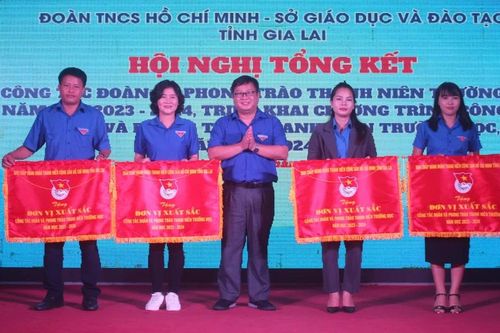 Gia Lai: Tặng bằng khen 37 tập thể, cá nhân có thành tích trong công tác Đoàn khối trường học
