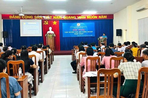 Công đoàn Viên chức tỉnh tập huấn nghiệp vụ công tác thi đua, khen thưởng cho gần 140 cán bộ công đoàn cơ sở