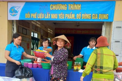 Hội Liên hiệp Phụ nữ xã Ninh Thân tổ chức chương trình 'Đổi phế liệu lấy nhu yếu phẩm, đồ dùng gia dụng'