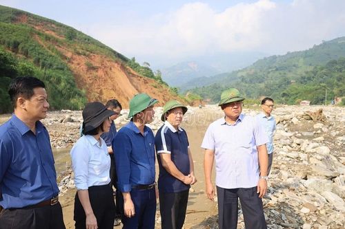 Thứ trưởng Bộ Nông nghiệp và Phát triển nông thôn Trần Thanh Nam kiểm tra công tác khắc phục hậu quả cơn bão số 3 tại Lào Cai