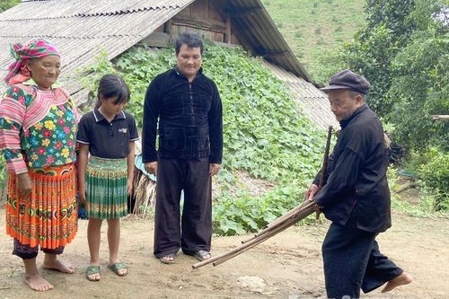 Say điệu khèn Mông