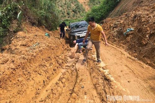 Những cung đường mùa lũ