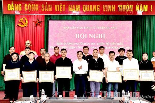 Khen thưởng 60 cá nhân có thành tích trong công tác dân vận, giai đoạn 2022- 2024