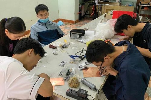 Nuôi dưỡng đam mê robot trong học đường