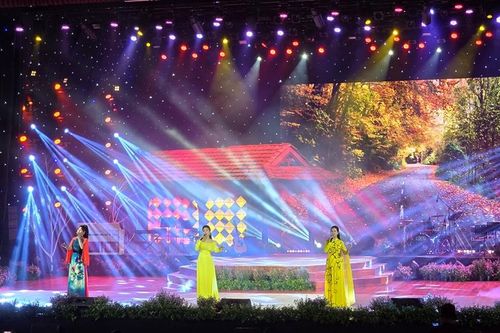 'Mùa thu cho em' khép lại Festival mùa Thu của Huế