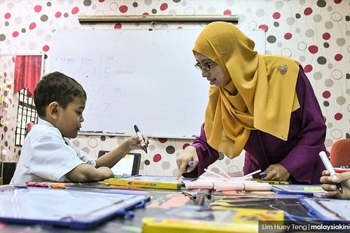 Malaysia đưa tiếng Anh trở thành ngôn ngữ thứ 2 trong trường học như thế nào?