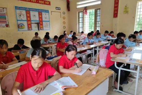 Ổn định học tập cho học sinh thôn Làng Nủ