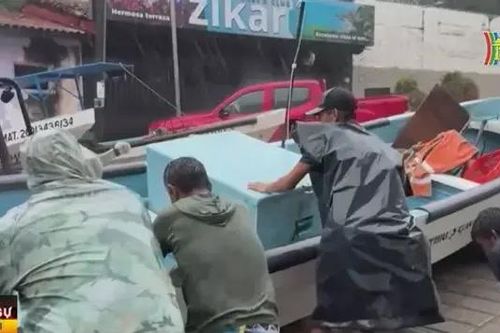 Người dân Mexico chuẩn bị ứng phó bão nhiệt đới