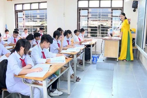 Quảng Ninh: Thông qua nghị quyết hỗ trợ kịp thời cho học sinh sau bão