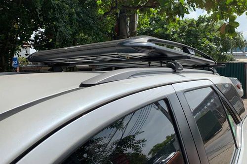 Tự ý gắn thêm giá để đồ trên nóc ô tô có bị phạt?