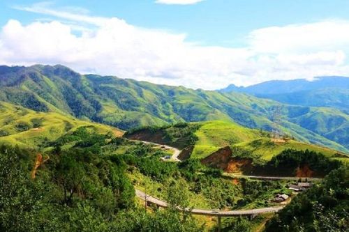 Những cung đường xuyên mây ở Tây Bắc khiến phượt thủ mê mẩn