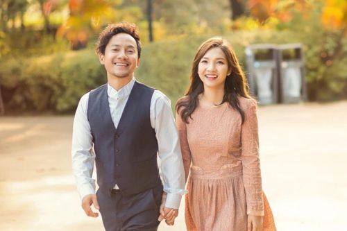 Rapper con nhà giàu, thích ngủ gầm cầu, được vợ kém 10 tuổi cầu hôn là ai?