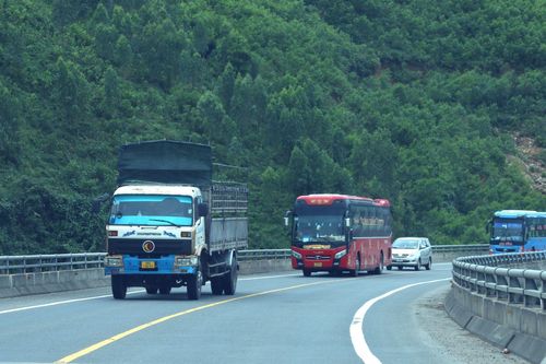 Xe hỏng đậu giữa đường, tài xế có bị phạt vì cản trở giao thông?