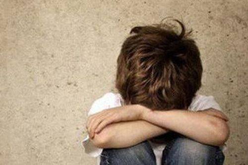 Tại sao trẻ bị tự kỷ, cách nào phát hiện?