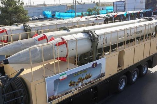Iran trình làng tên lửa với tầm bắn 1000km