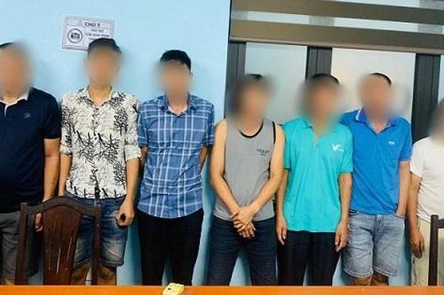 Khởi tố 7 lái xe đánh bạc tại bãi trông giữ ô tô
