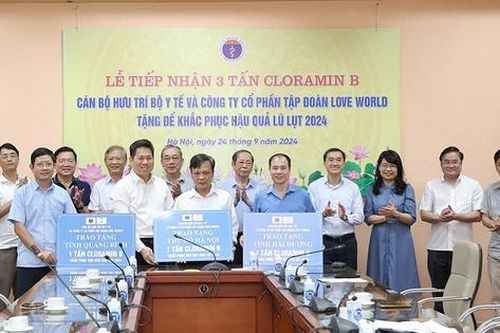 Bộ Y tế tiếp nhận 3 tấn Cloramin B khắc phục hậu quả mưa lũ