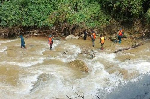 Tìm thấy 2 nạn nhân bị cuốn trôi khi đi qua ngầm tràn ở Sơn La