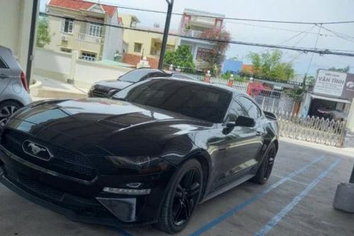 Khám xe tải đang lưu thông Nam- Bắc, phát hiện xe ô tô Ford Mustang không giấy tờ
