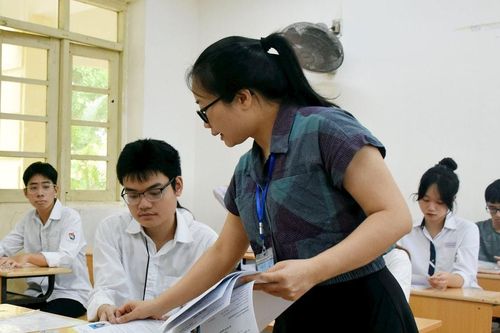 Thi tốt nghiệp THPT 2025: Ôn tập phù hợp chương trình mới